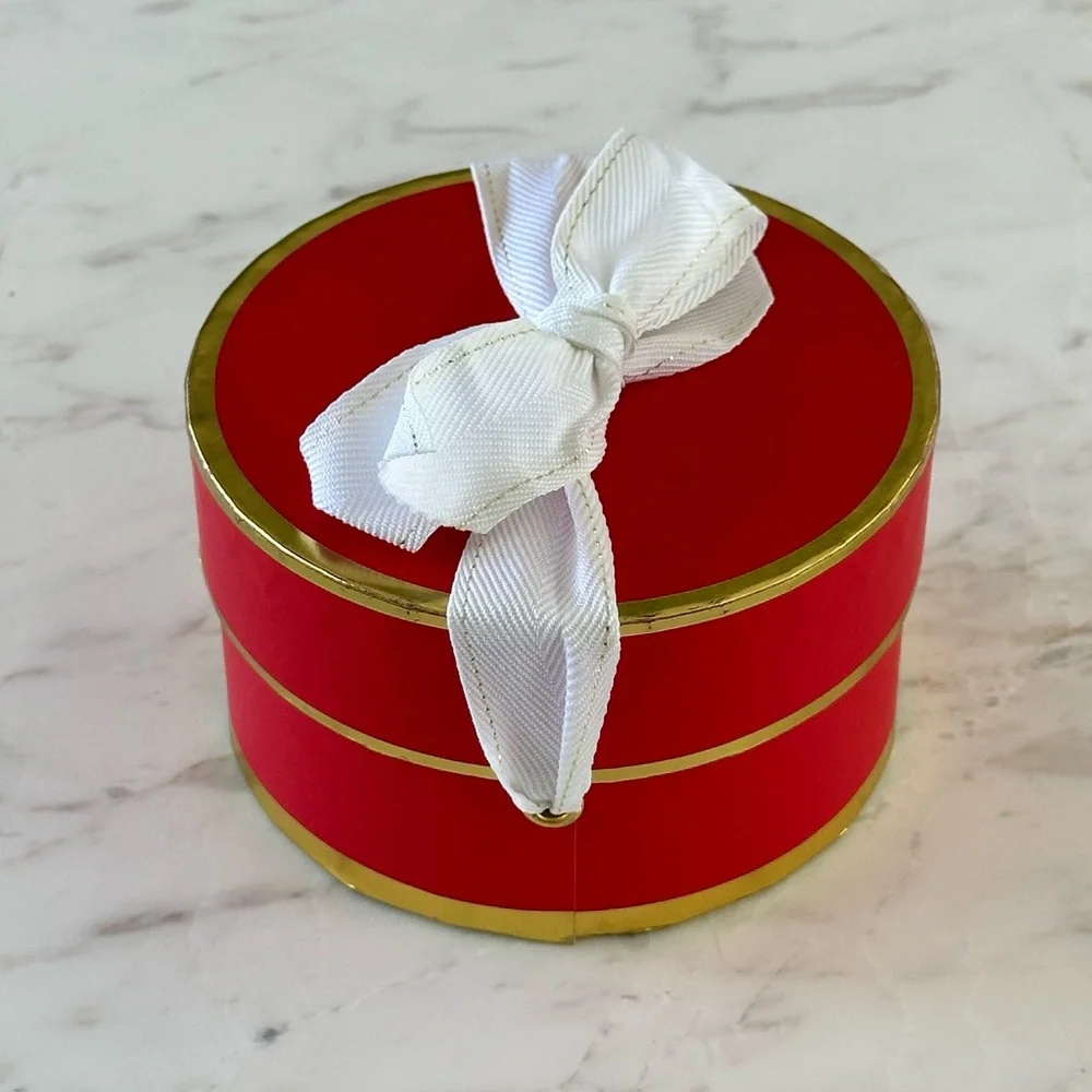 Sugar Paper Los Angeles Mini Round Red Gift Box